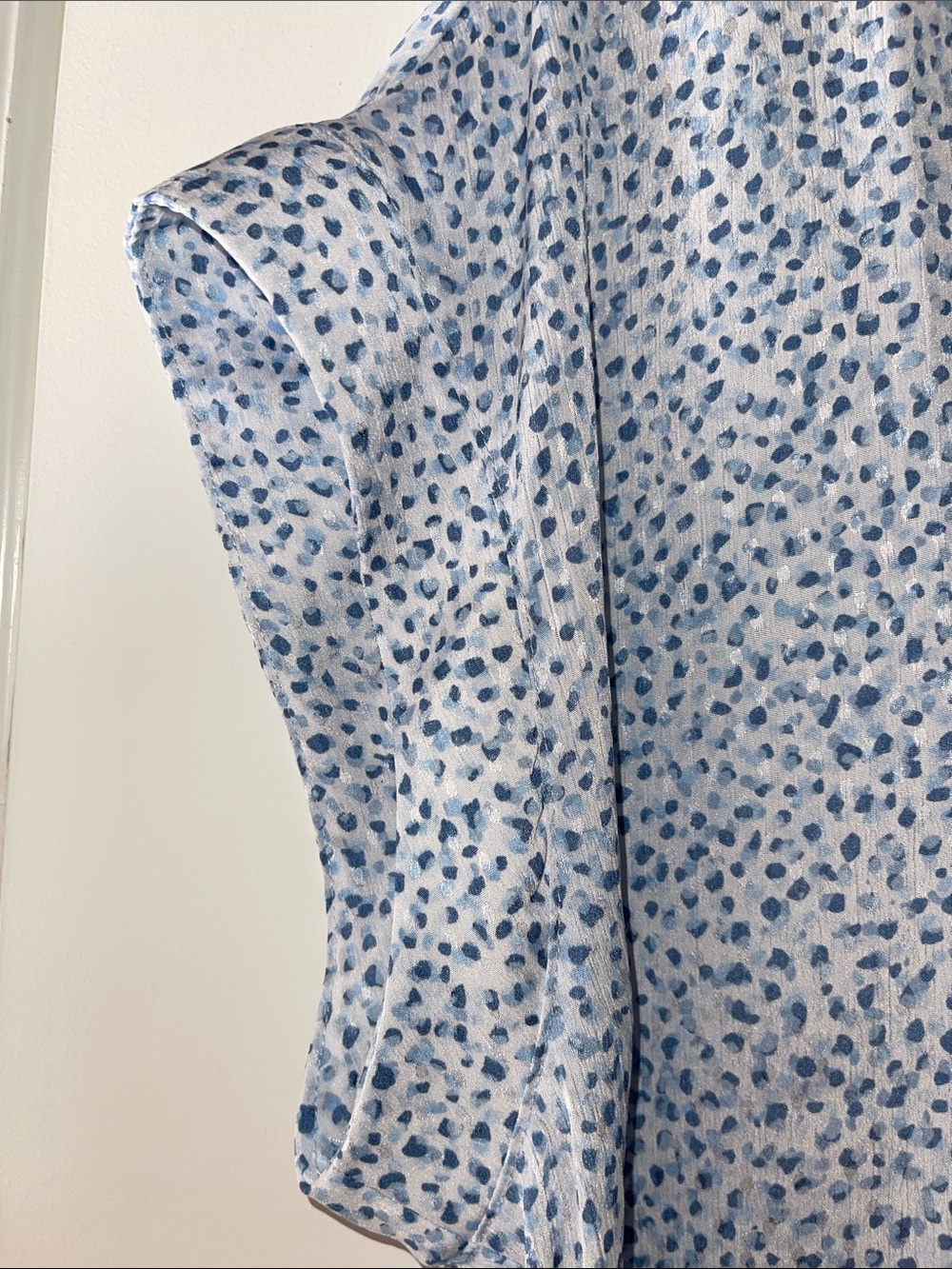 Vince Camuto White Blouse with Light Blue Micro Floral Print - Picture 5 of 6